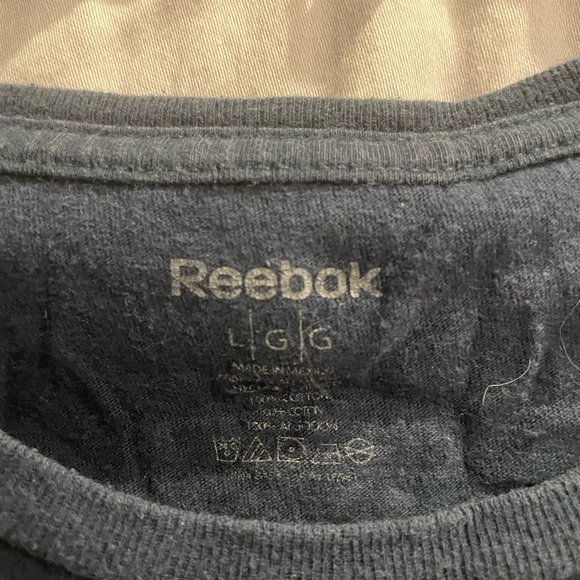 Women’s large reebok Vancouver Canucks tee shirt - Picture 2 of 3